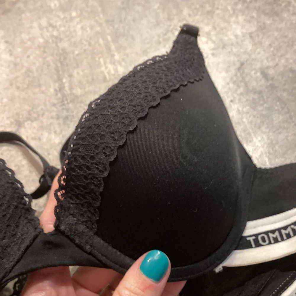 Tommy Hill figure 34 a bra sexy black lace underwire, and padding - Picture 7 of 9